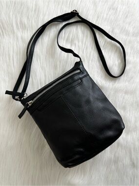 Bueno Black 100% Genuine Leather Zipper Top Crossbody Bag